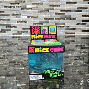 Nice Cube Super Solid Squish - Blue